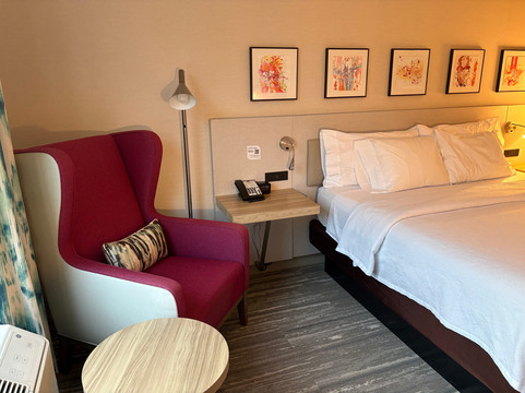 凤凰城惊喜希尔顿花园酒店主图