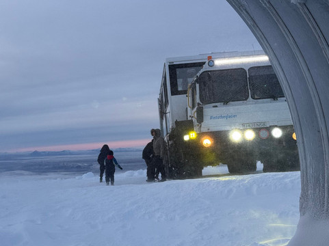 走入冰川之旅-雷克雅未克必去景点