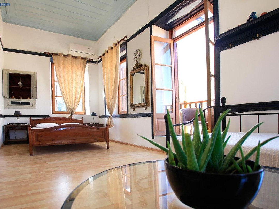 Traditional Apartments Alexandra主图