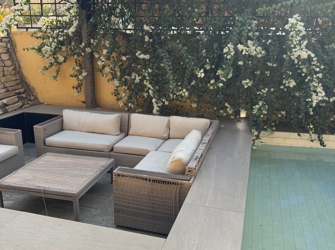 犀牛水疗度假酒店主图