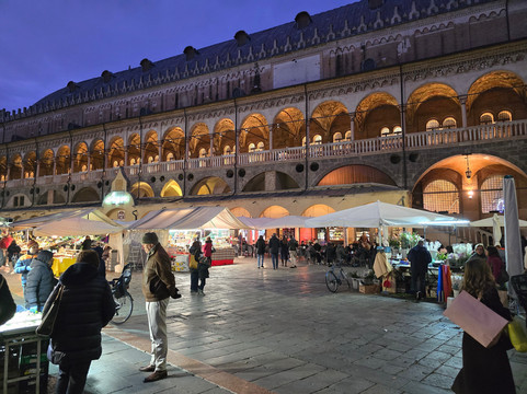 Piazza delle Erbe-帕多瓦必去景点