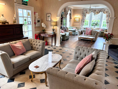 猎人月亮酒店主图