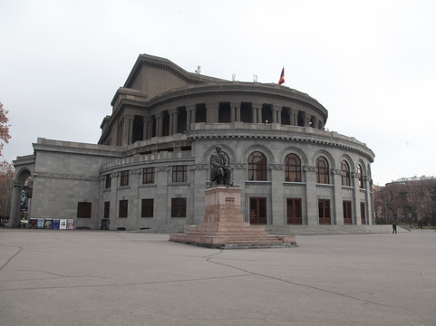 The Armenian National Academic Theater of Opera and Ballet named after Alexander Spendiaryan-埃里温必去景点