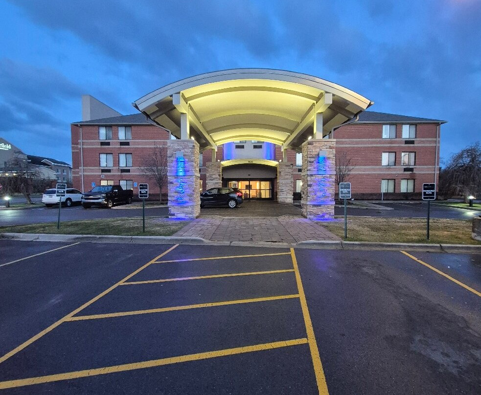 Holiday Inn Express 罗穆勒斯/底特律机场主图