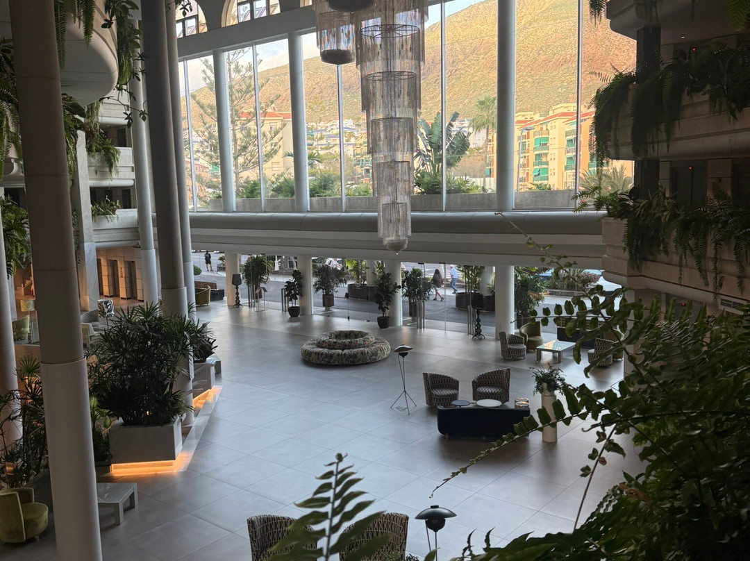 阿罗纳春天大酒店-限成人主图