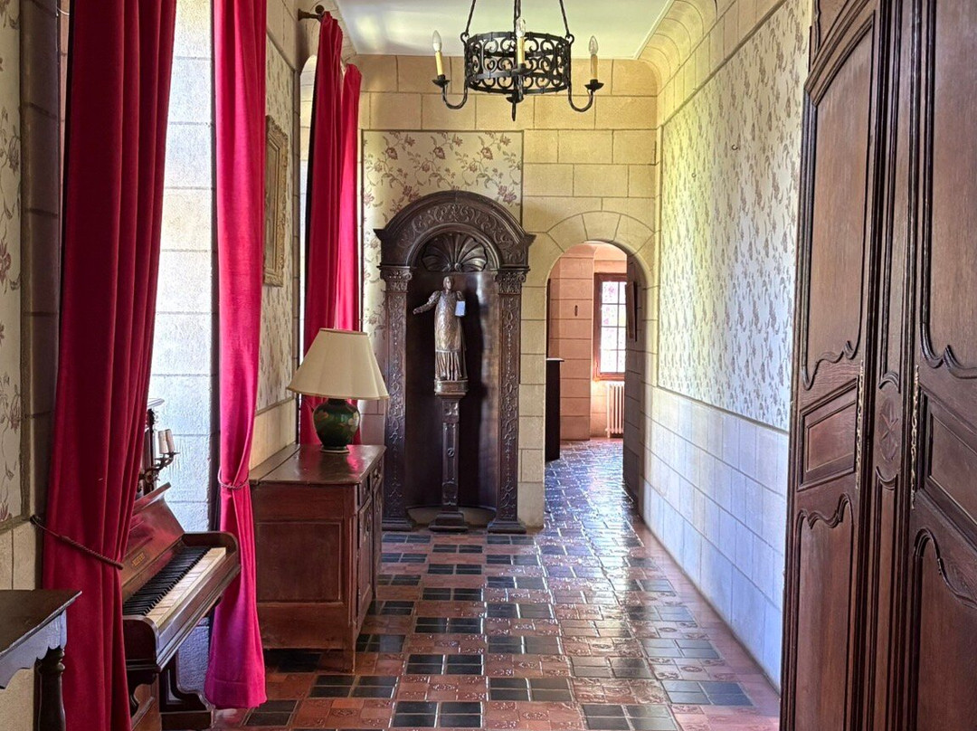 通沙泰勒城堡与城堡餐厅酒店主图