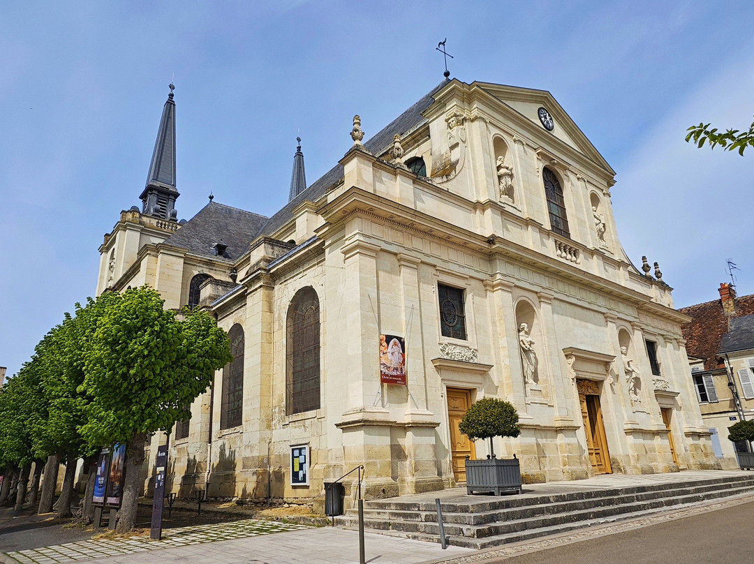 Eglise Notre Dame-Richelieu必去景点