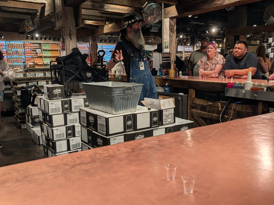 Ole Smoky Distillery - The Holler-盖林柏格必去景点