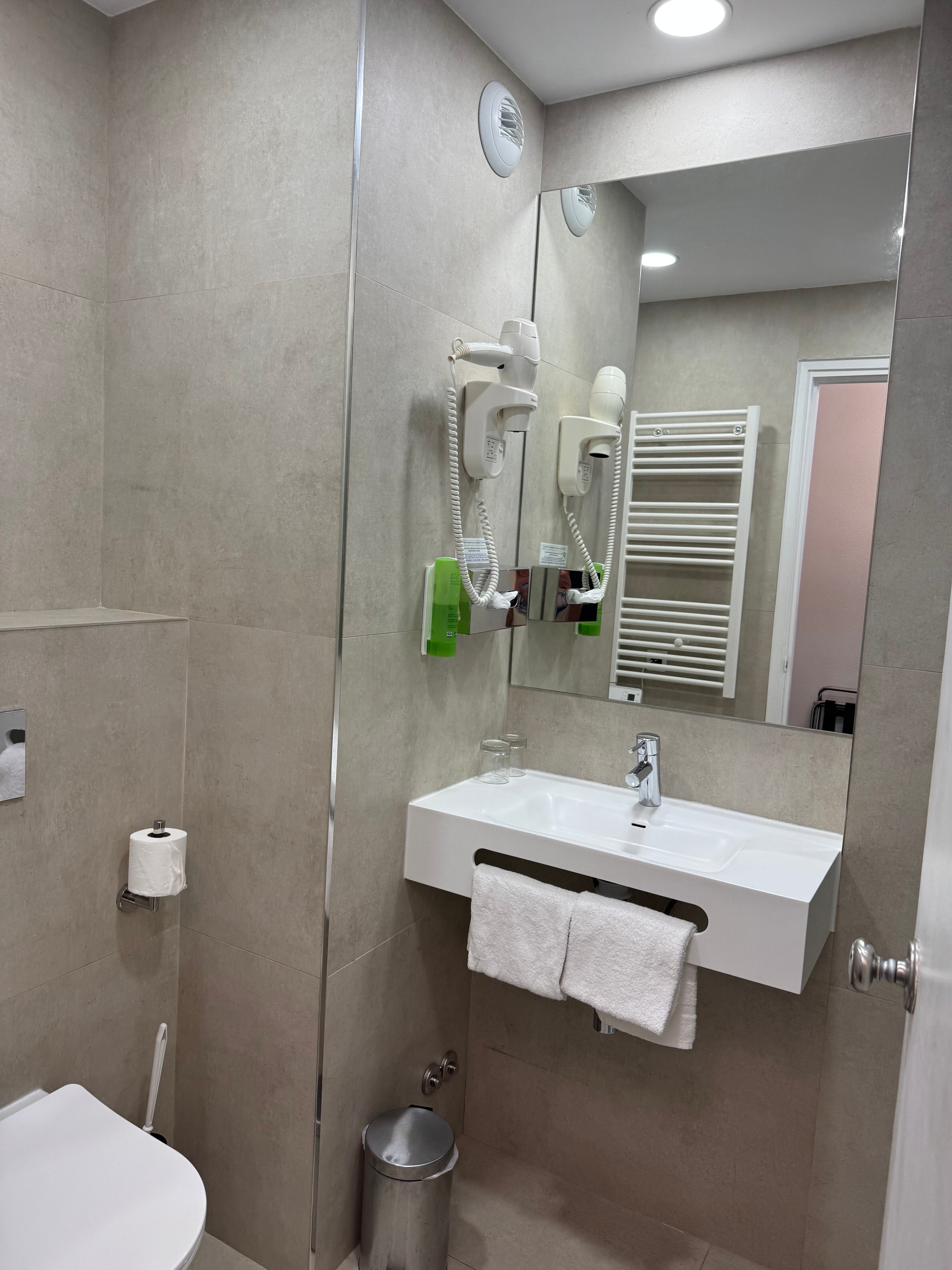 Best Western Hotel Mediterranee Menton-浴室