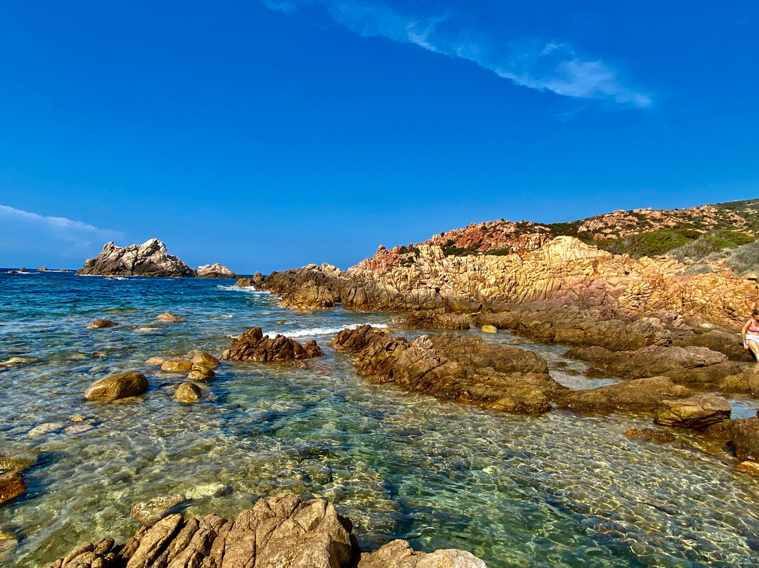 Spiaggia di Cala Canneddi-Trinita d'Agultu e Vignola必去景点