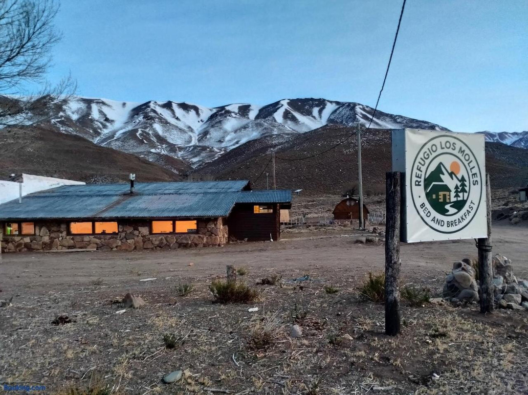 Refugio Los Molles hostel