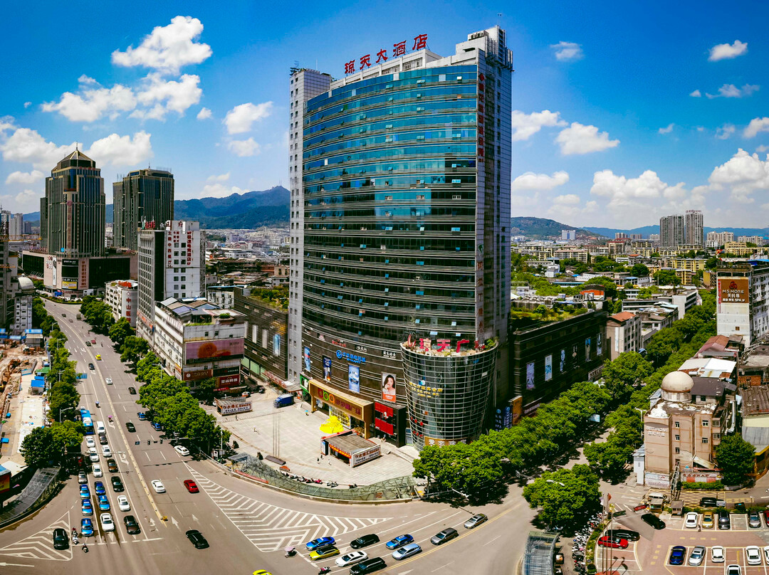 琼天大酒店(怀化火车站步步高广场店)主图