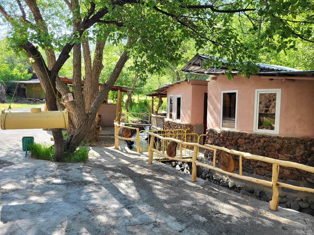 ISLANDS RESTAURANT