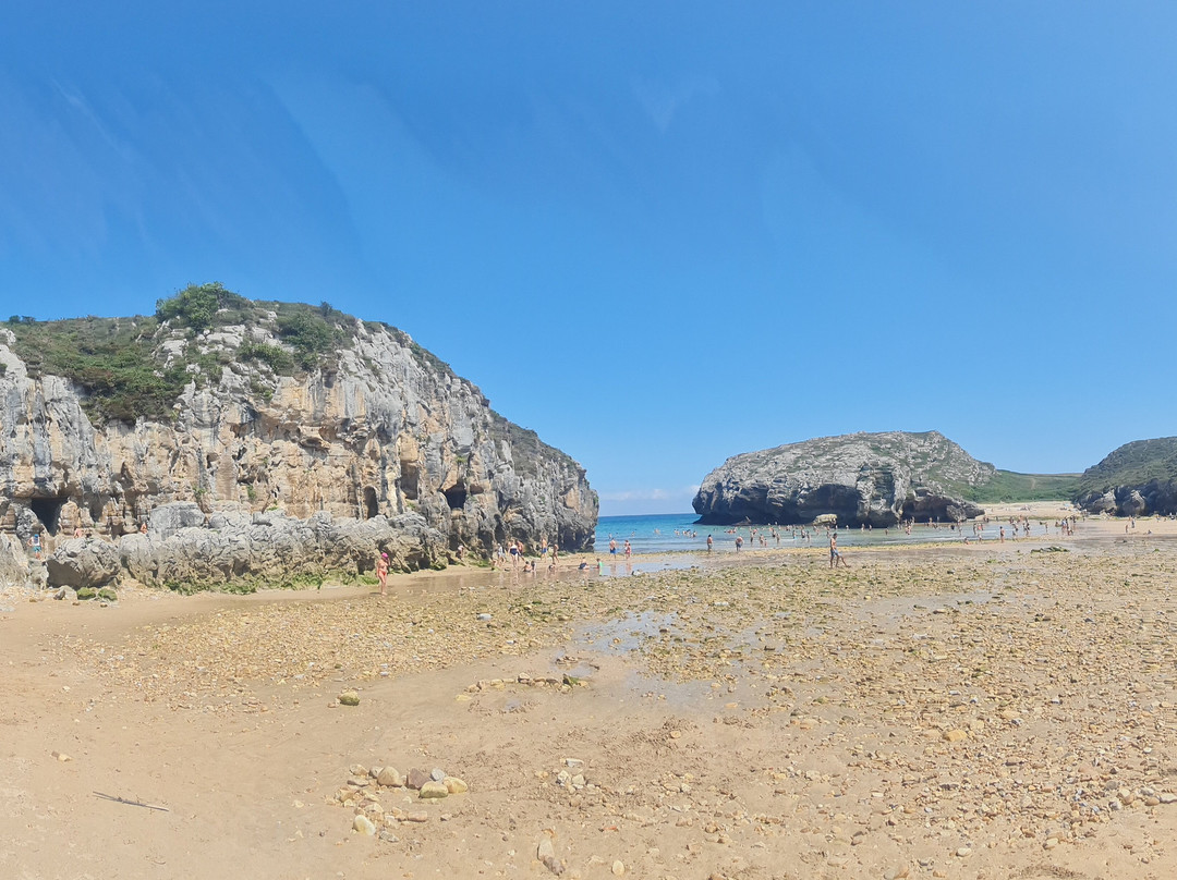 Cuevas Del Mar Beach-Nueva de Llanes必去景点