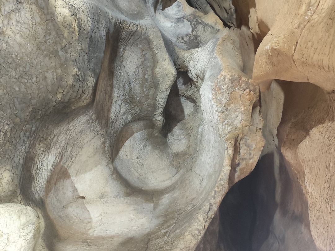 Grotta di Santa Croce-比谢列必去景点