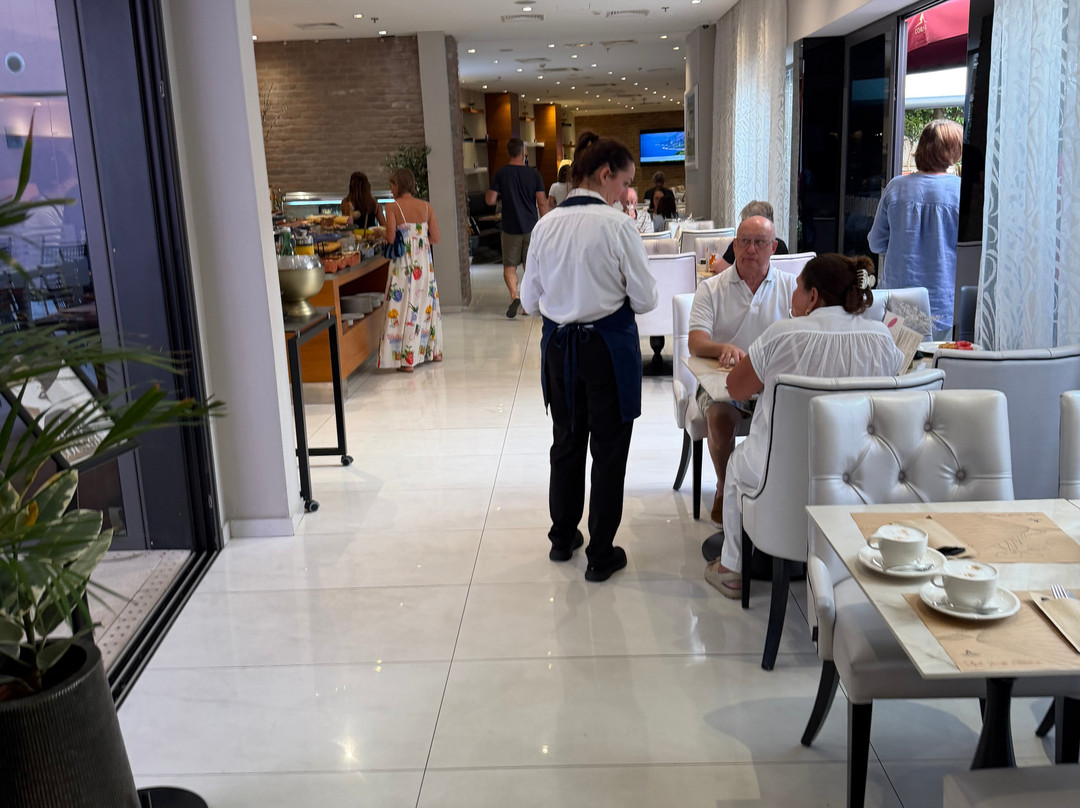 科尔纳罗酒店主图