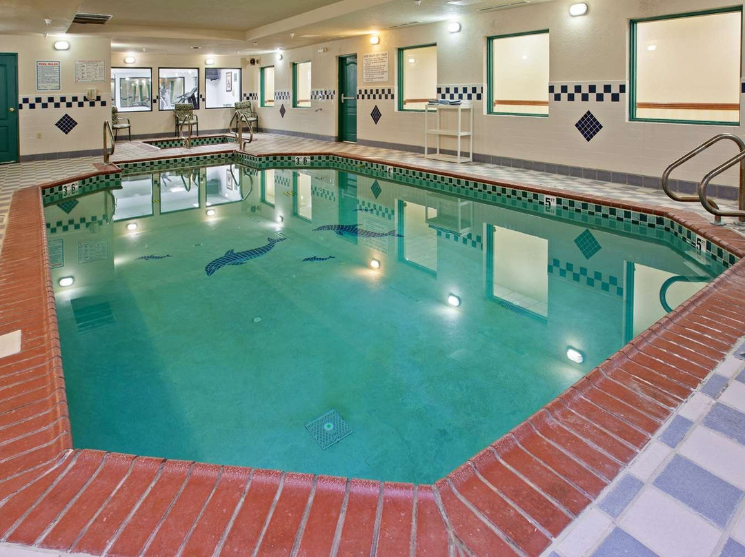 Country Inn & Suites by Radisson, Elkhart North, IN主图