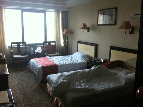 骄城山饭店主图