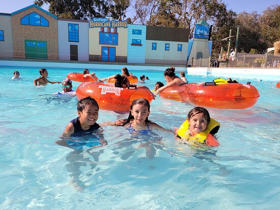 Six Flags Hurricane Harbor Concord-康科德必去景点