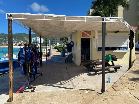 Dive Adventures-辛普森湾必去景点