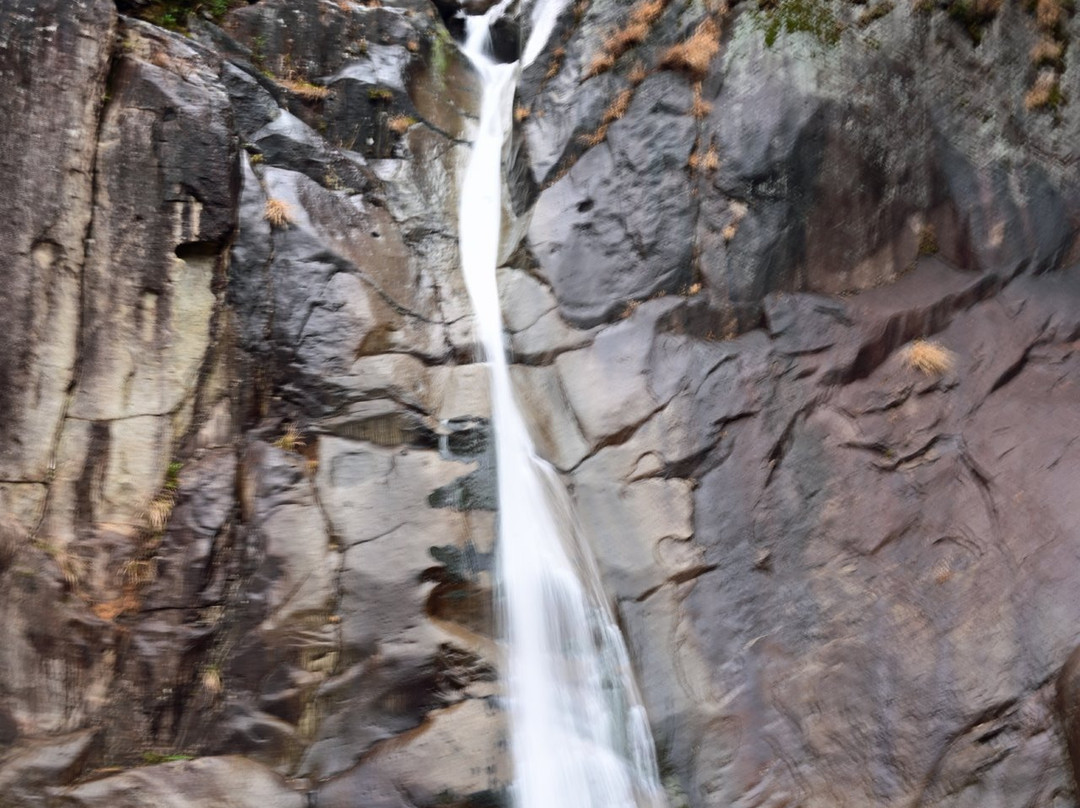 Shiromi Waterfall景点图片
