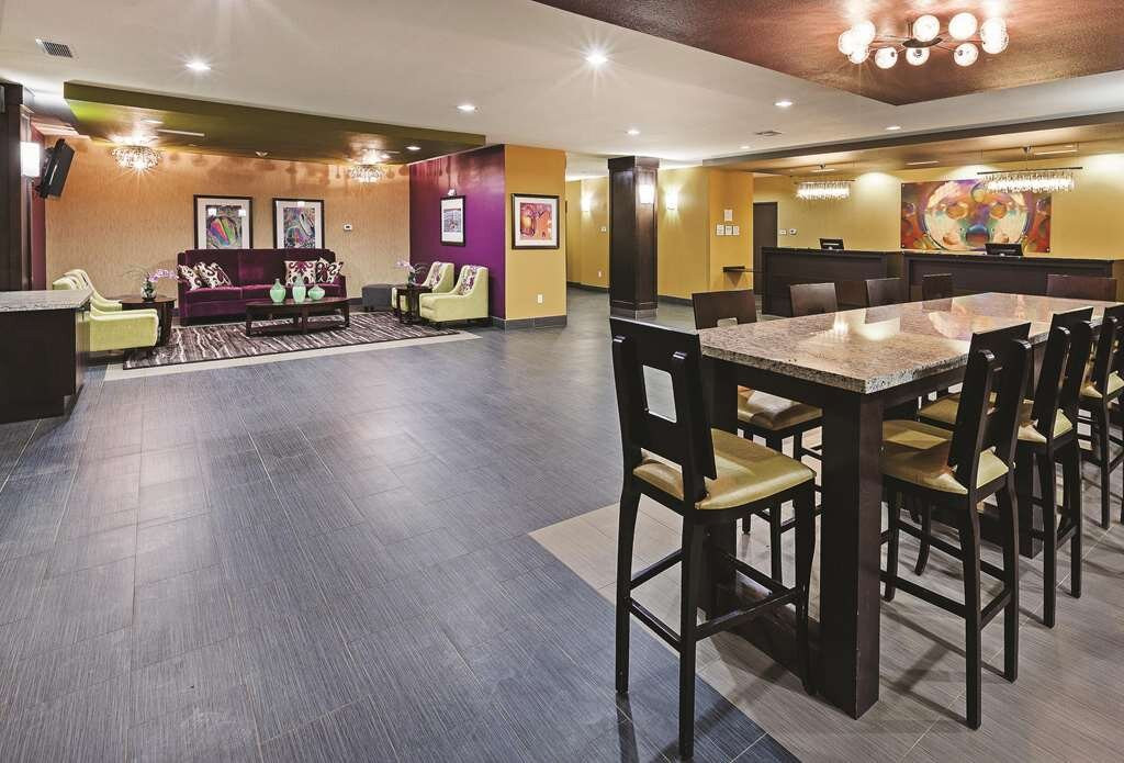 乔丹顿普莱森顿拉昆塔温德姆套房酒店主图