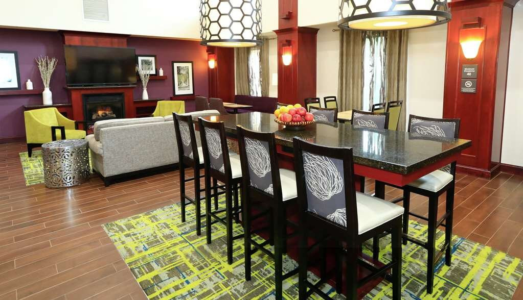Hampton Inn & Suites Lamar主图