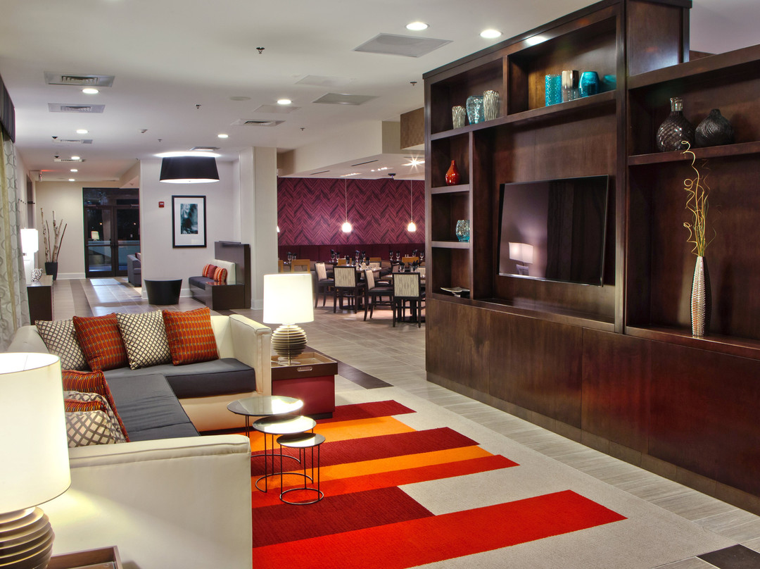 夏洛特机场假日酒店主图