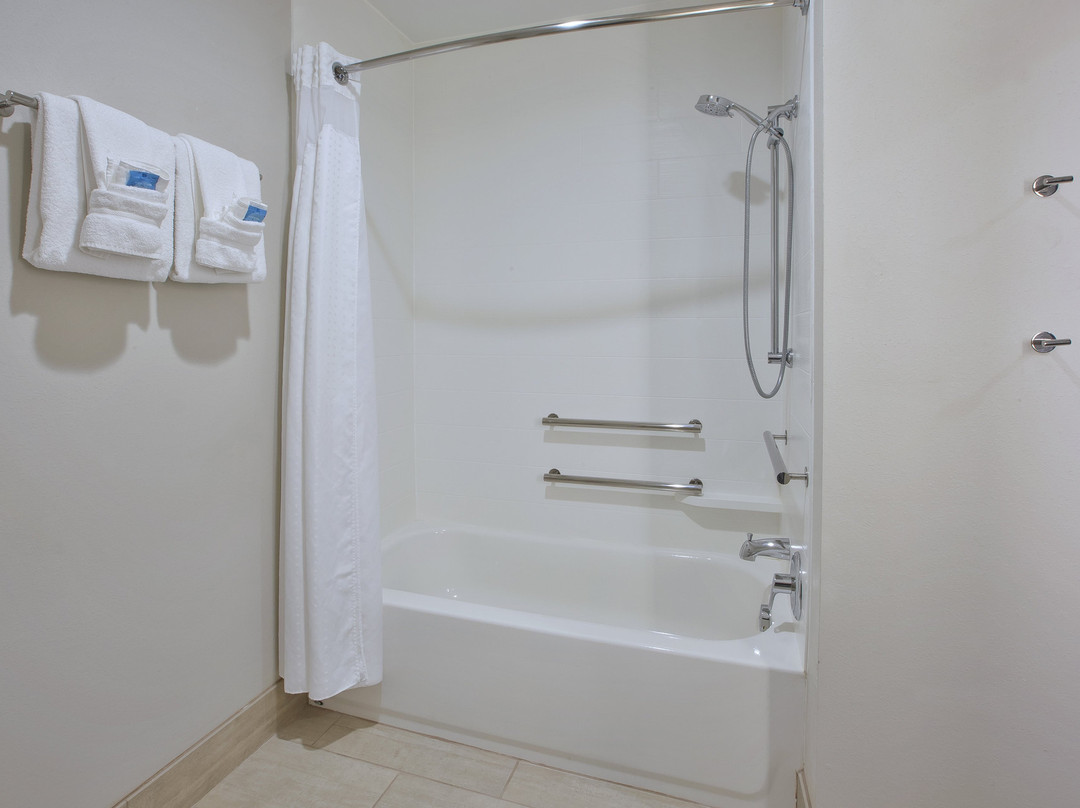 Holiday Inn Express & Suites Parkersburg East By IHG主图