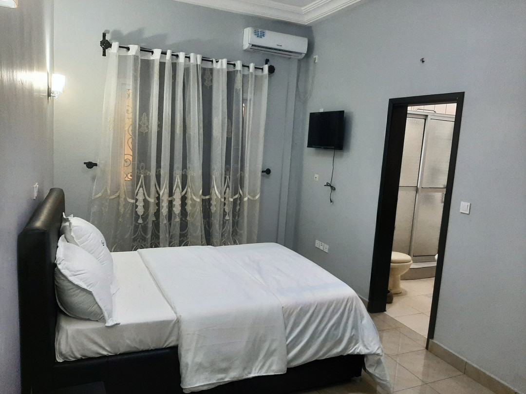 Mboms' House