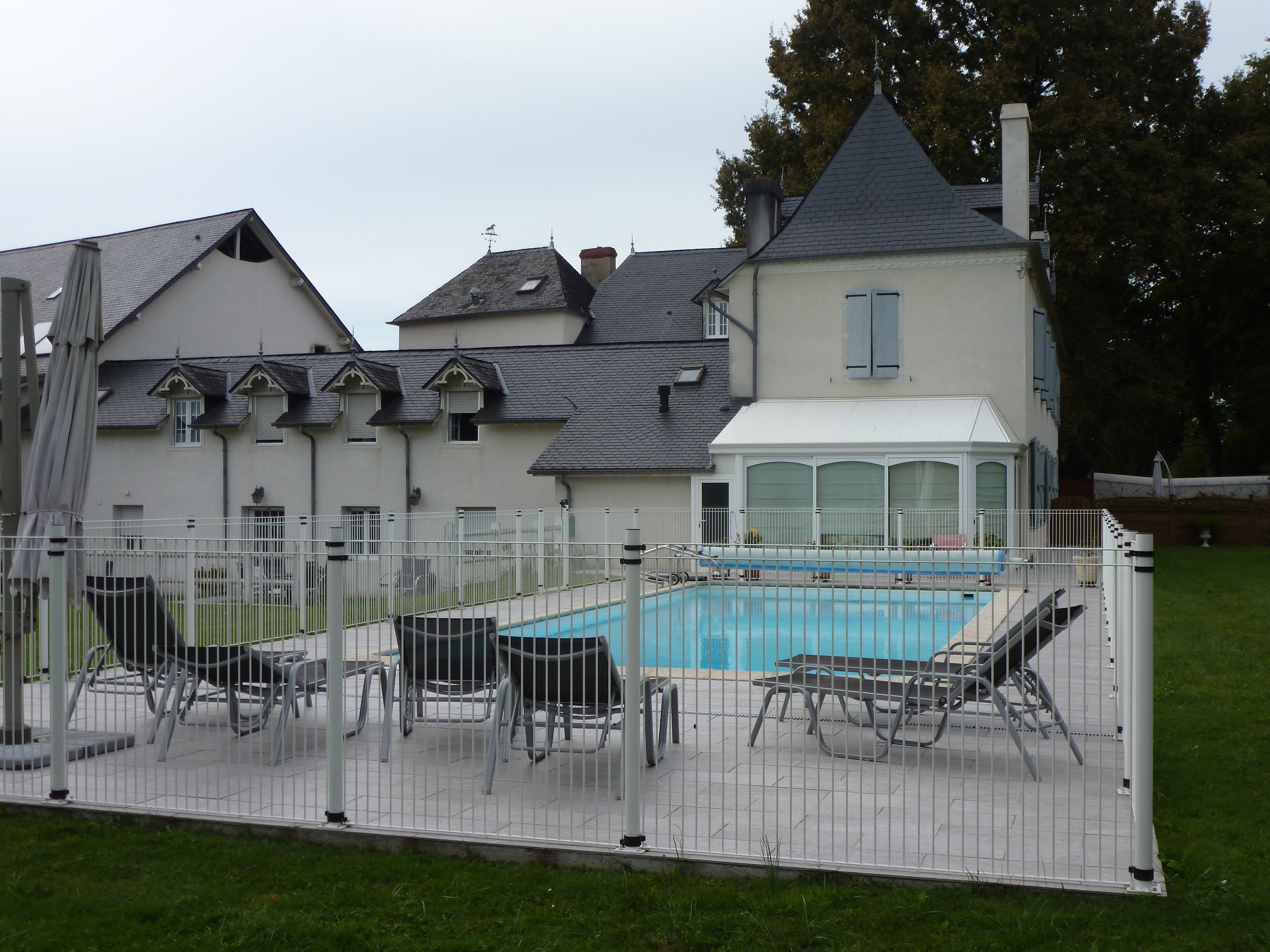 Domaine Pedelaborde-泳池