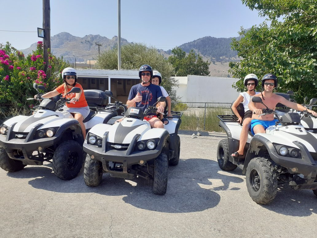 Dinos Rent a Moto-科林比亚必去景点