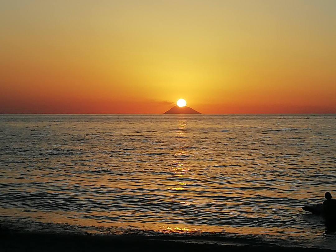 布鲁热带酒店主图