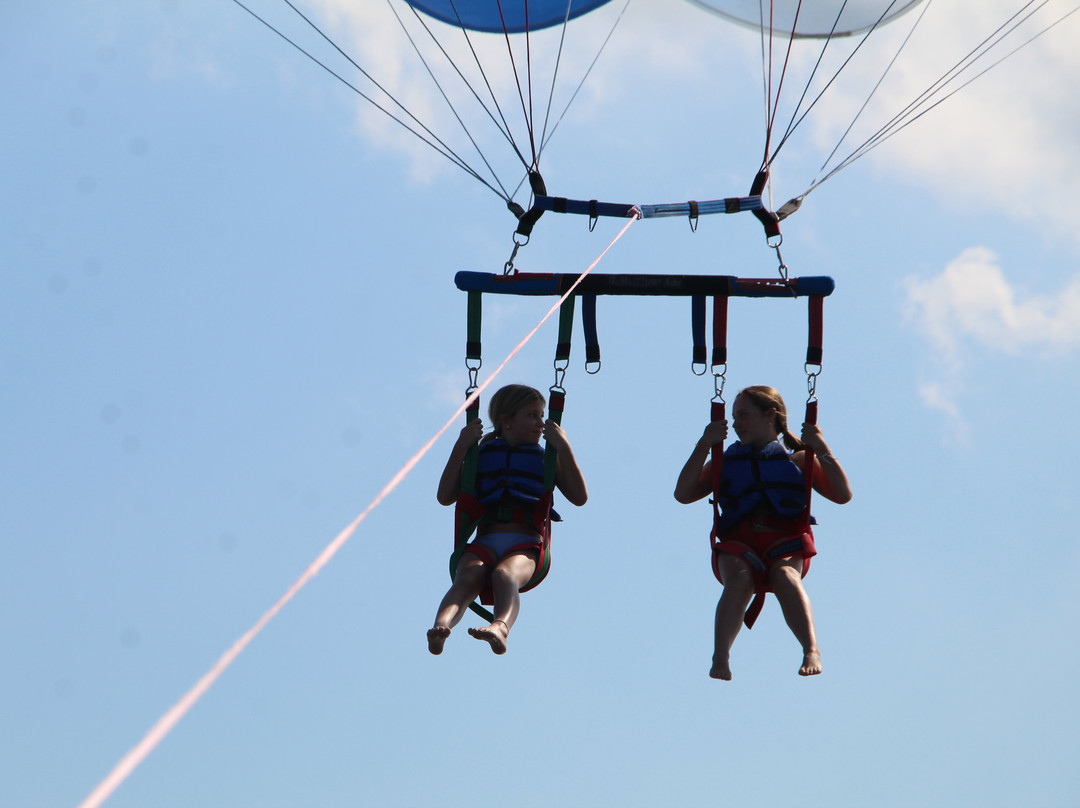 Dennis Parasail & Jet Ski景点图片