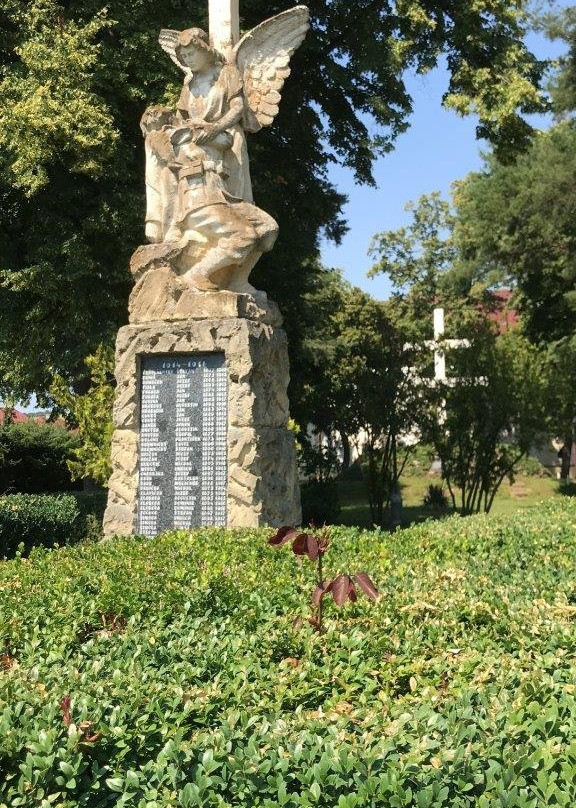 Pomnik padlym景点图片