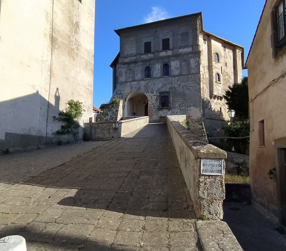 Rocca Farnese-Capodimonte必去景点