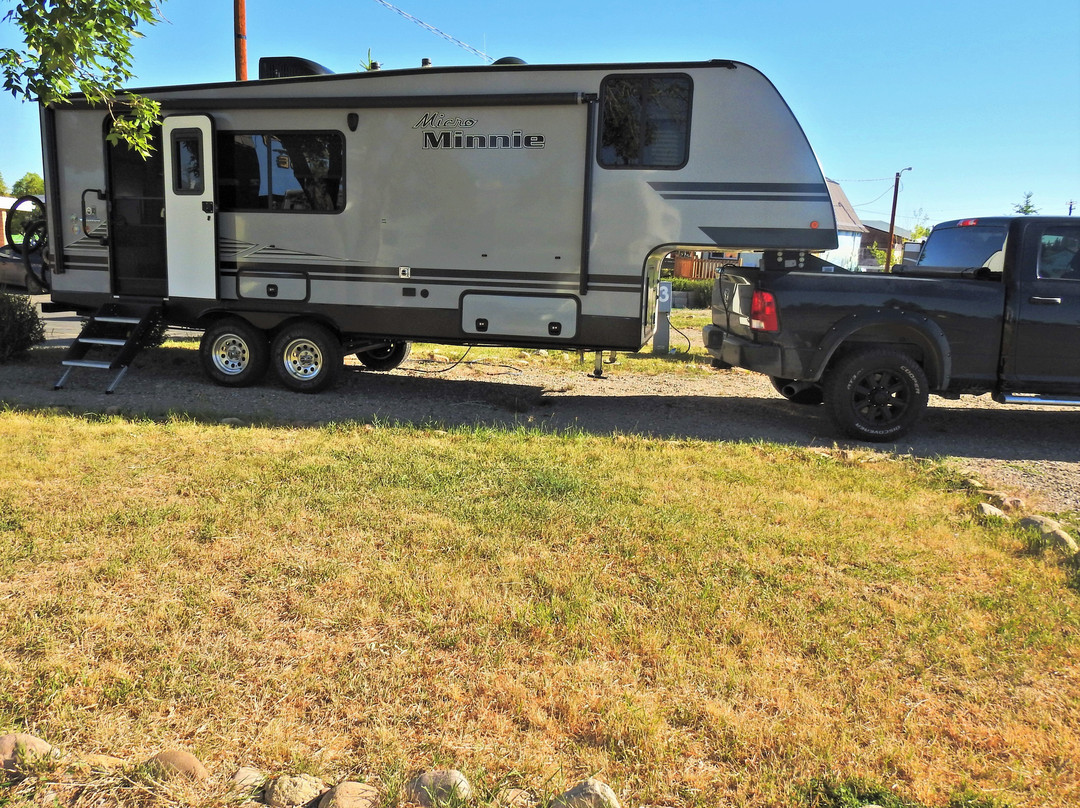 Holiday Lodge Motel Campground主图