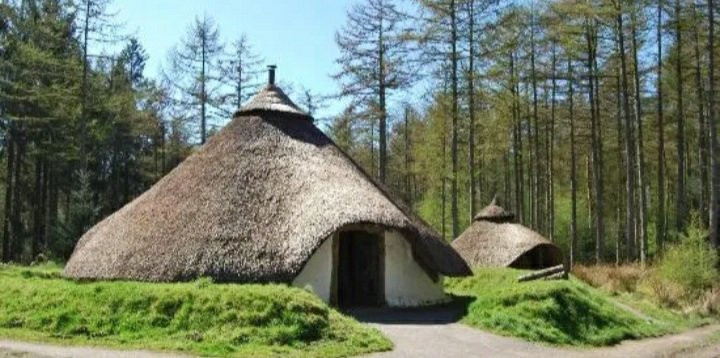 Iron Age Roundhouse景点图片
