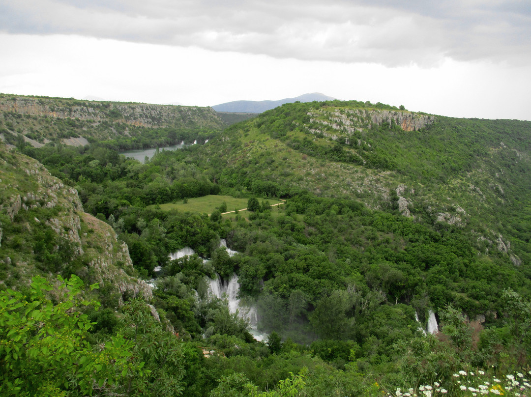 Manojlovac waterfall景点图片