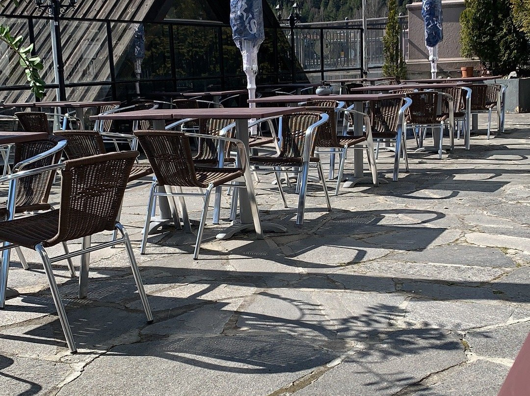 Garden Restaurant & Bar