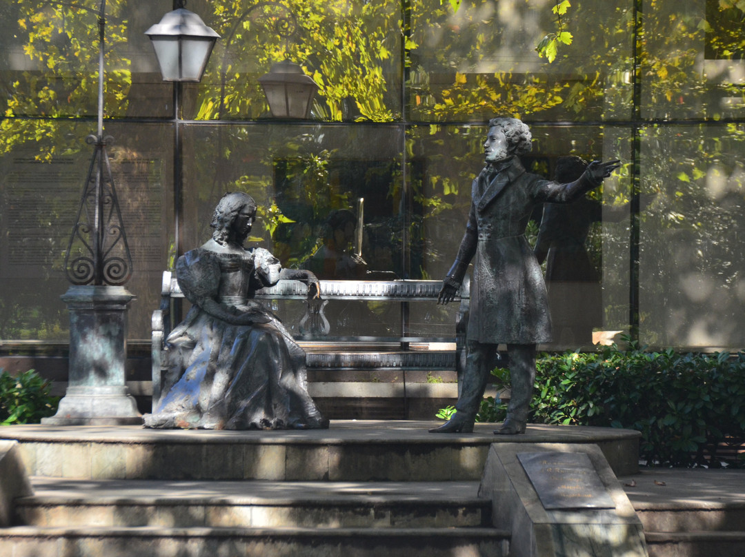 Monument to A.S. Pushkin and N.N. Goncharova-波德戈里察必去景点