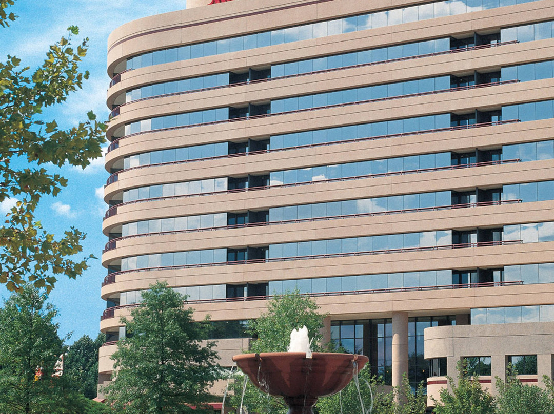 贝塞斯达万豪套房酒店主图