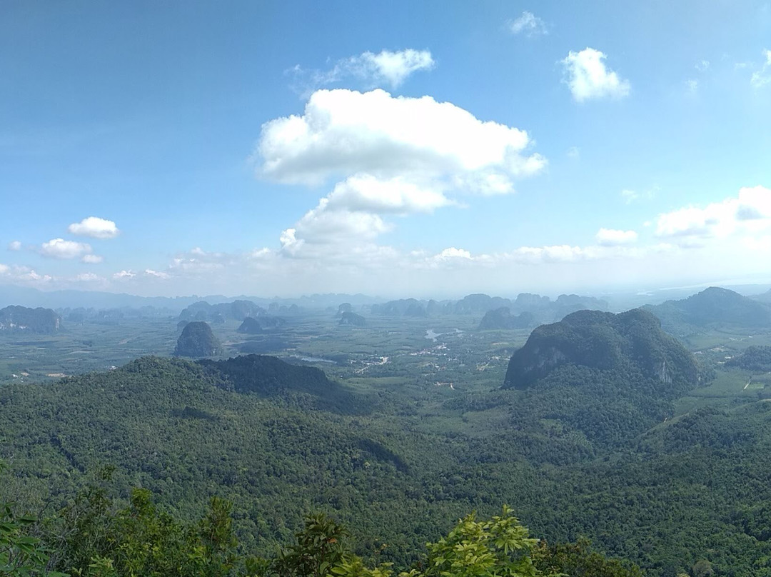 Tab Kak Hang Nak山路跋涉之旅景点图片