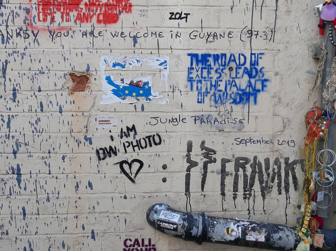 Girl with a Pierced Eardrum-布里斯托尔必去景点