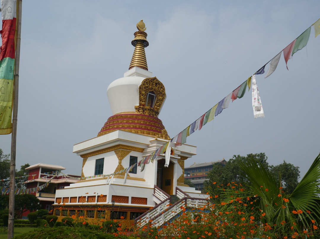 Manang Samaj Stupa景点图片