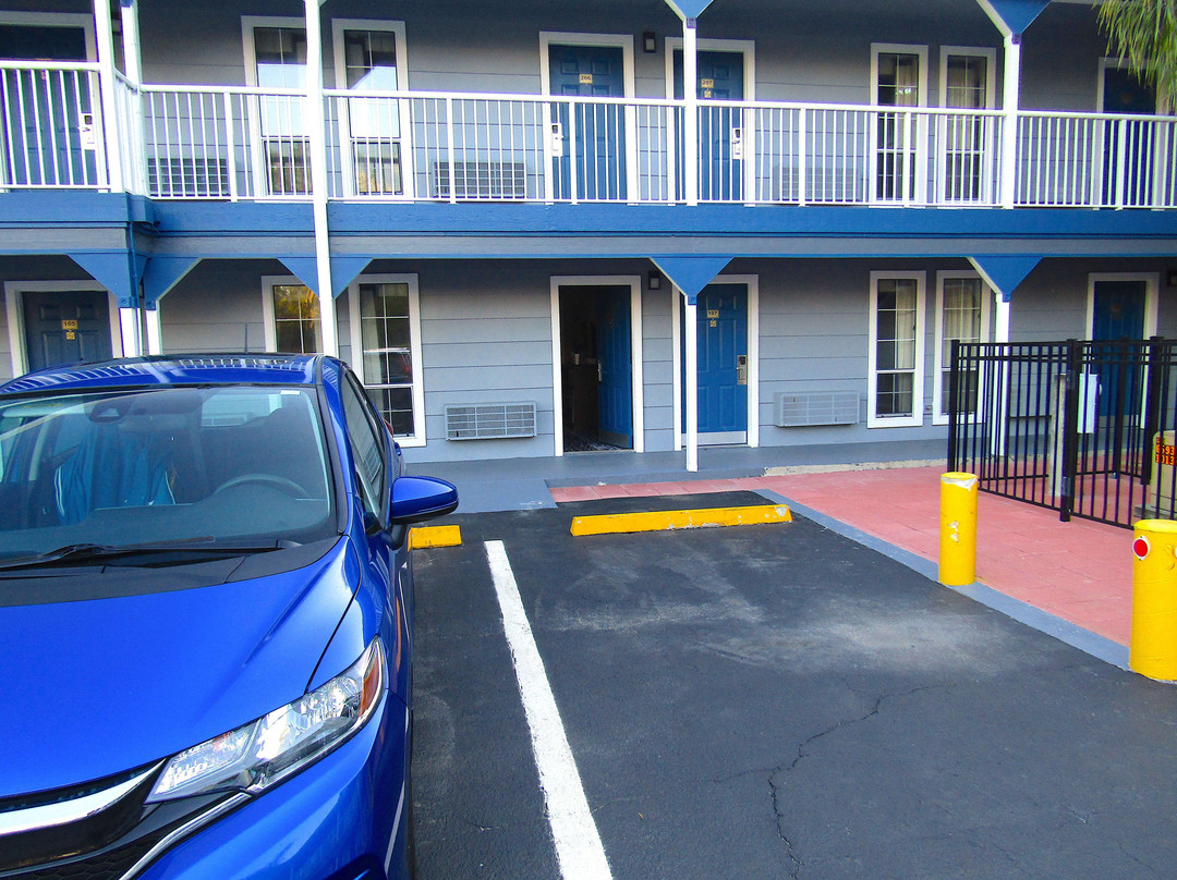 盖恩斯维尔豪生快捷酒店主图