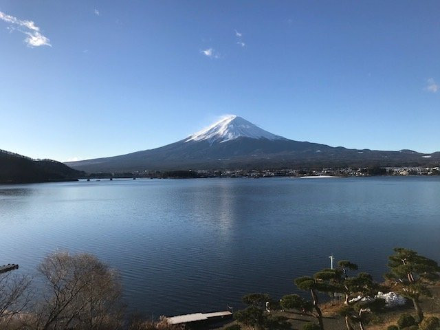 秀峰阁 湖月主图