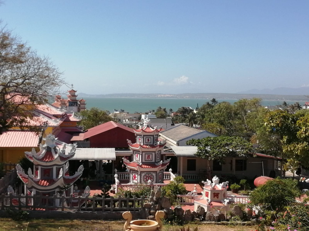 Linh Long Tu Temple景点图片