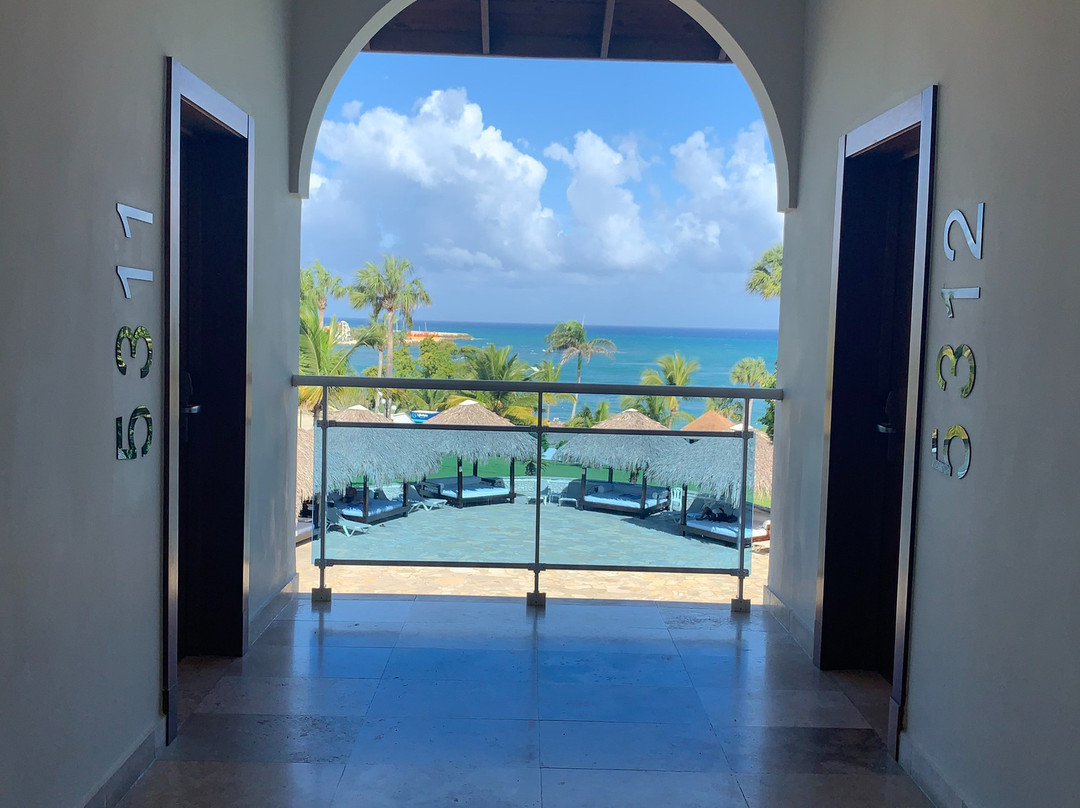 皇家优质套房酒店主图