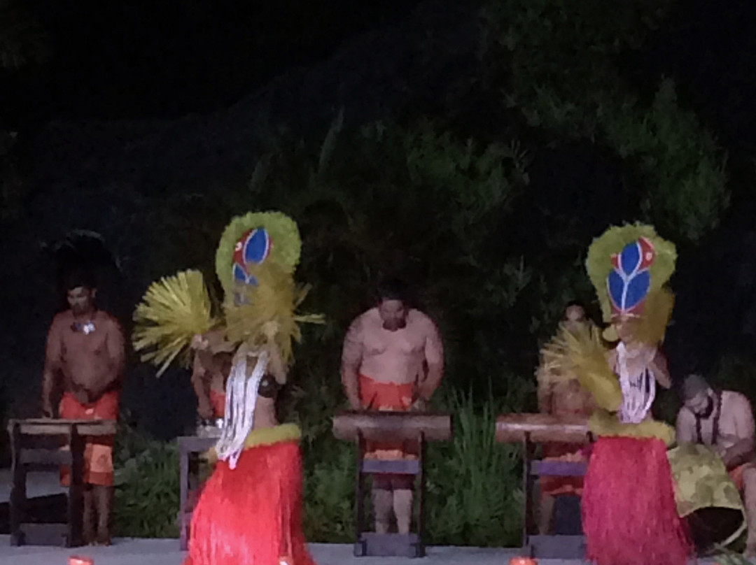 史密斯家族花园的烤猪大餐-利胡埃必去景点